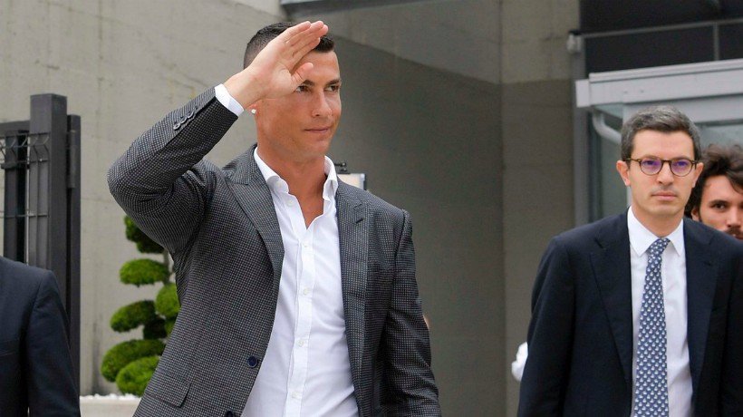 Cristiano Ronaldo, tras pasar reconocimiento médico con la Juventus. Foto Twitter (@juventusfc)