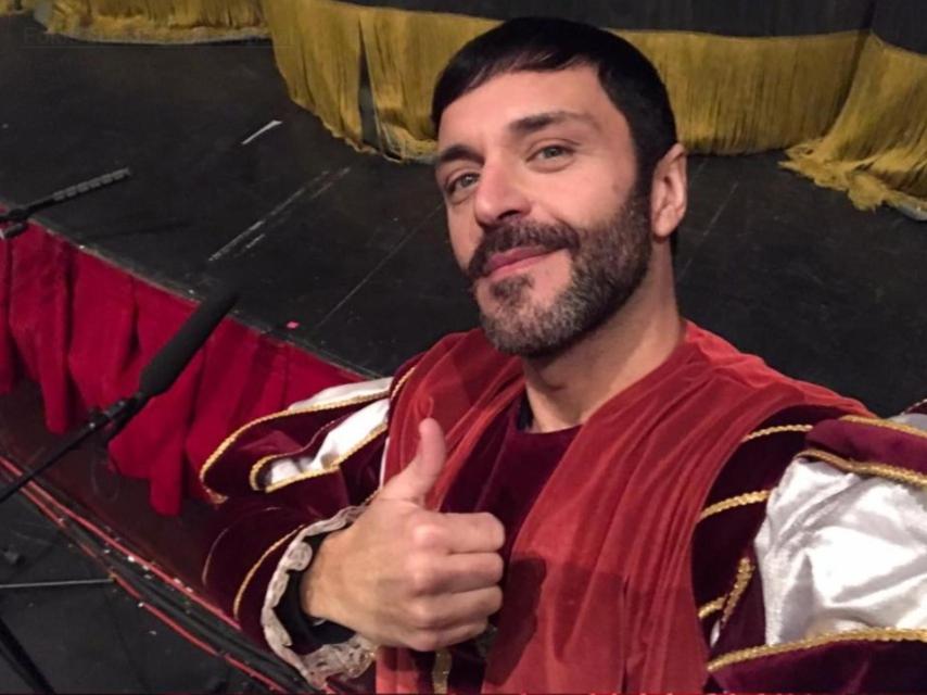 Frank Romero después de una actuación.