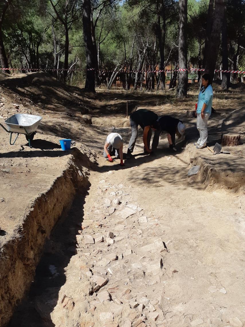 La trinchera hallada en su primer día de excavación.