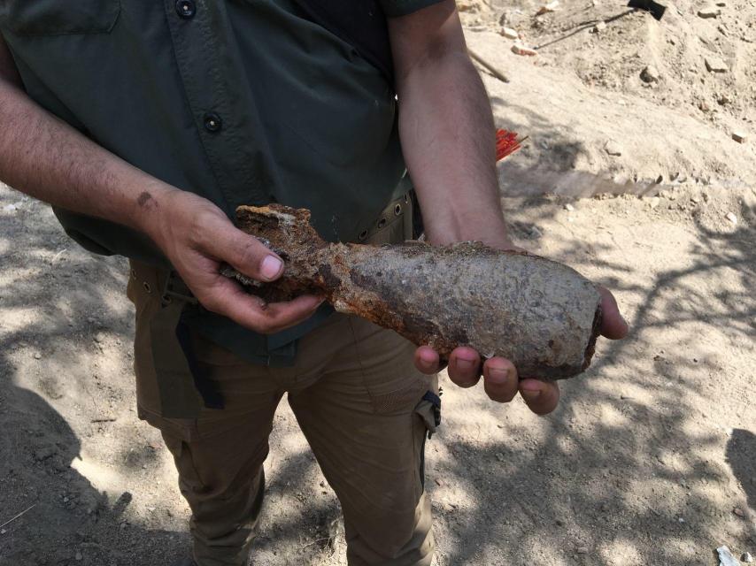 Javier Marquerie soporta una bomba Brand hallada en las laderas del Hospital Clínico.