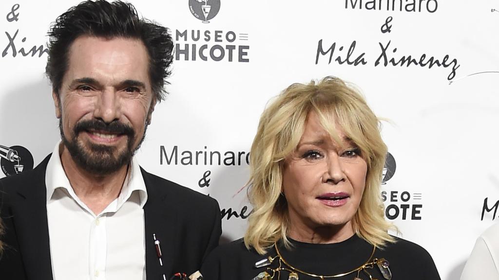 Mila y Gustavo durante la presentación de su línea de joyas.