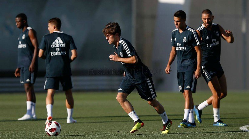Odriozola entrena con el Real Madrid