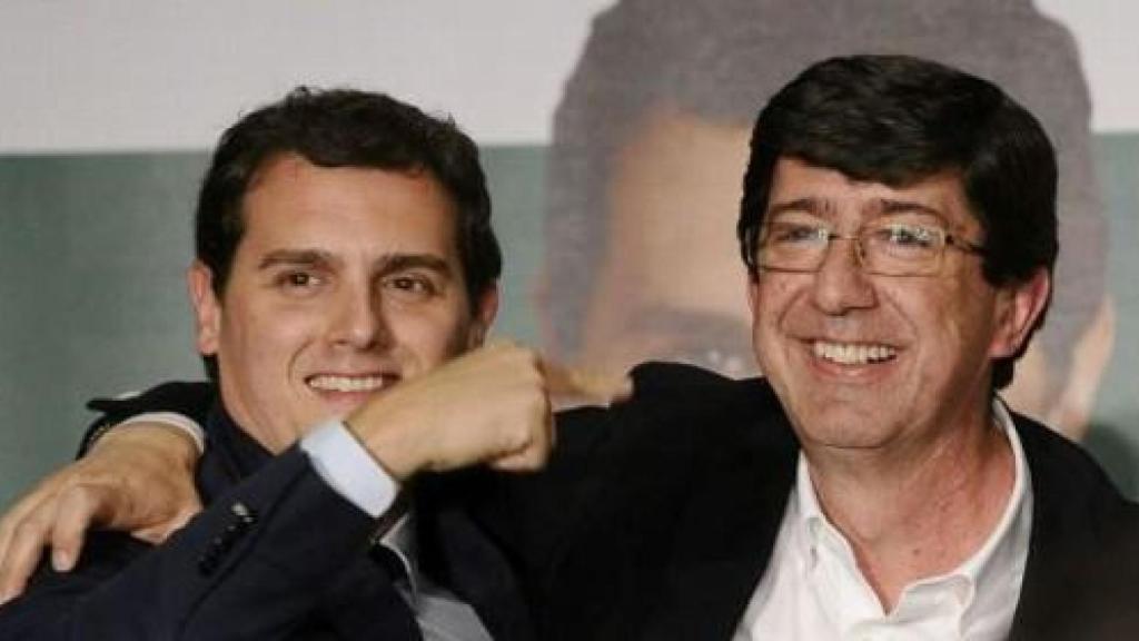 Rivera señala a su candidato en Andalucía, Juan Marín.