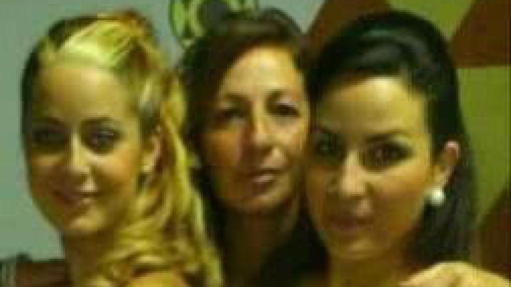 Yurena, la joven asesinada y su madre Lidia.