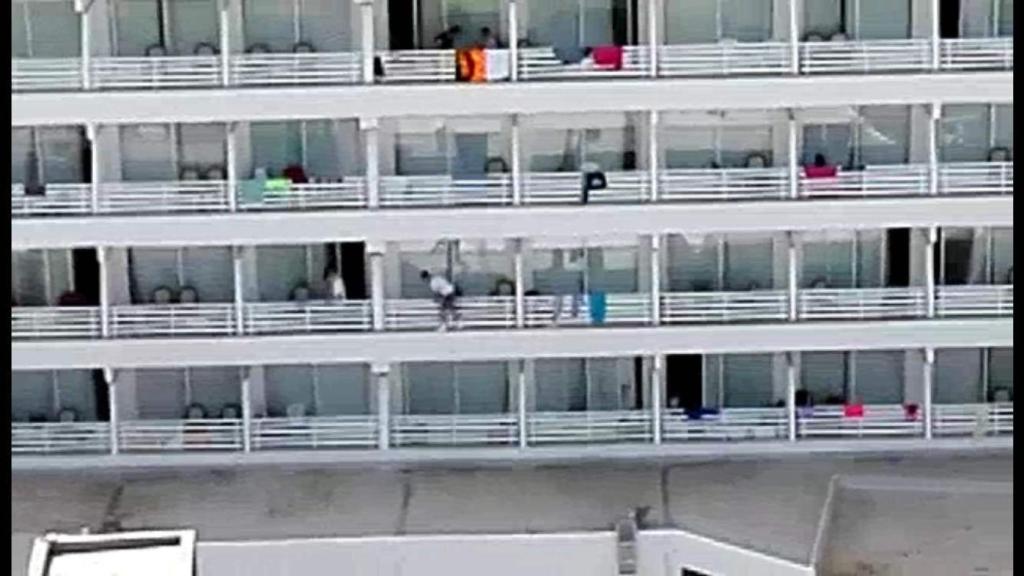 Ingleses saltando por los balcones de hoteles en Magaluf