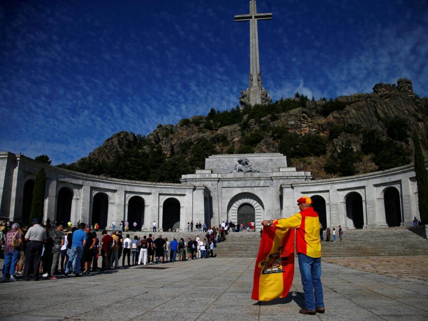 Manifestación contra la exhumación de Franco del Valle el pasado domingo.