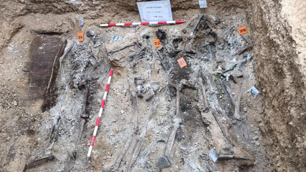 represalaidos-fosas-comunes-el-carmen