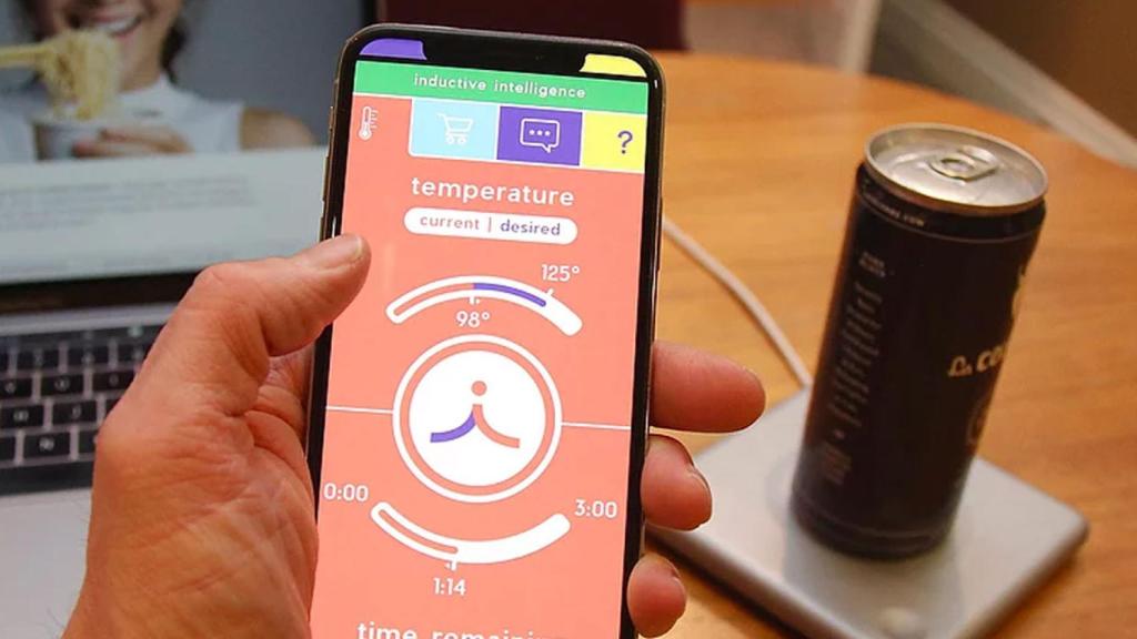 El cargador del móvil sirve para calentar la comida.