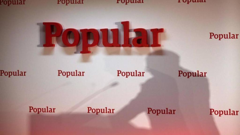 Logotipo del Banco Popular en la antigua sede del banco en la calle Ortega y Gasset de Madrid.