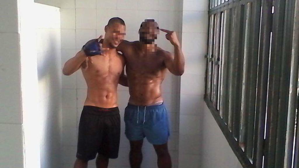 Phiero Batista, con calzón negro, es aficionado al boxeo. Le ha arrancado la oreja de un bocado a un funcionario de prisiones