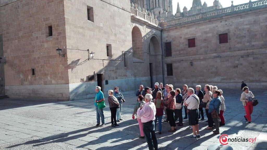 01 turistas catedral plaza