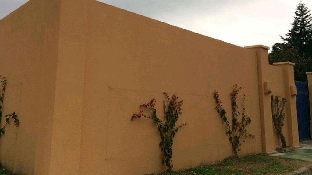 Fachada de la casa de los Aznar en Marbella.