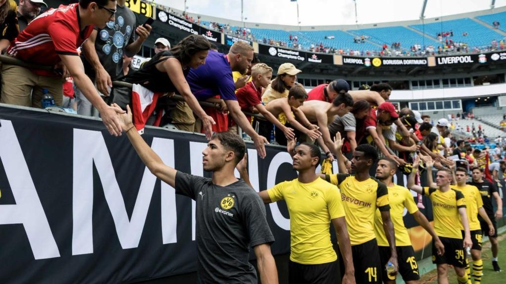 El Dortmund durante su pretemporada. Foto: Twitter (@AchrafHakimi)