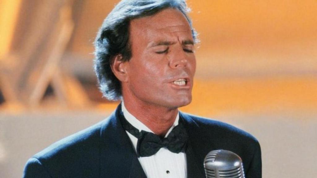 Julio Iglesias.