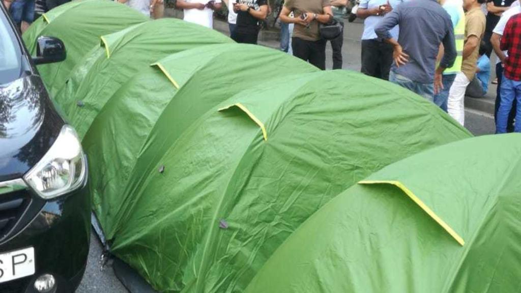 El taxi de Barcelona trata de acampar en Barcelona.