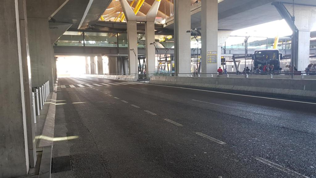 Zona de recogida de pasajeros de la T4 en Barajas este sábado