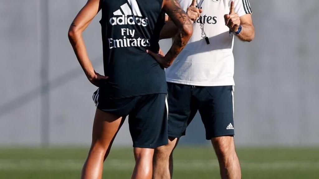 Ceballos charla con Lopetegui. Foto: Twitter (@DaniCeballos46)