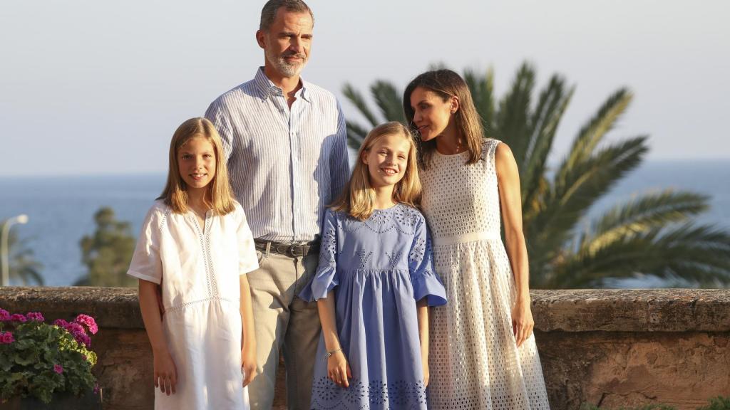 El posado del verano en el patio con vistas al mar.