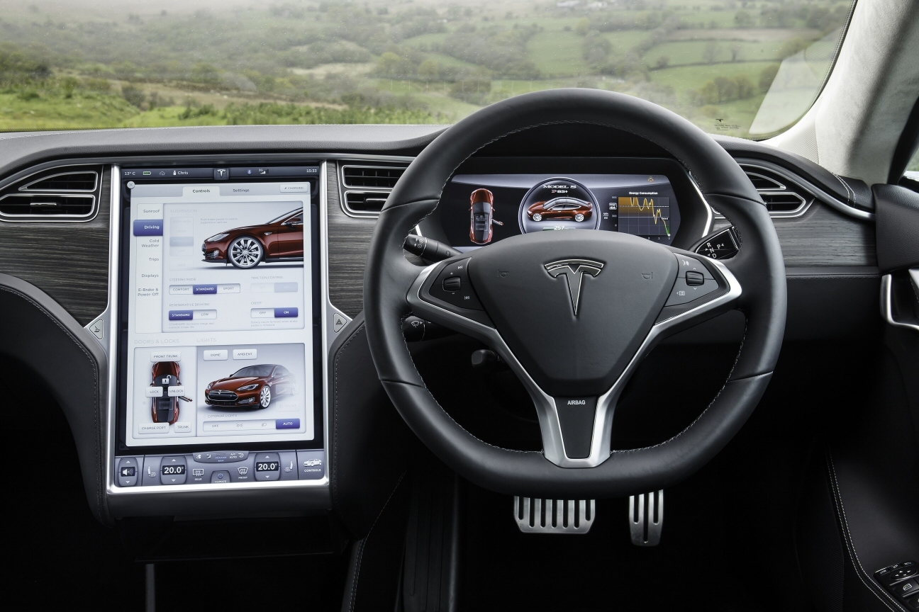 tesla coche interior