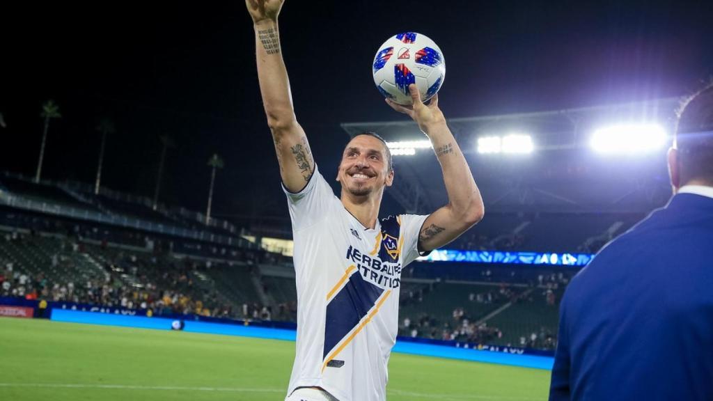 Ibrahimovic, en uno de sus partidos con Los Angeles Galaxy. Foto: Twitter (@LAGalaxy)