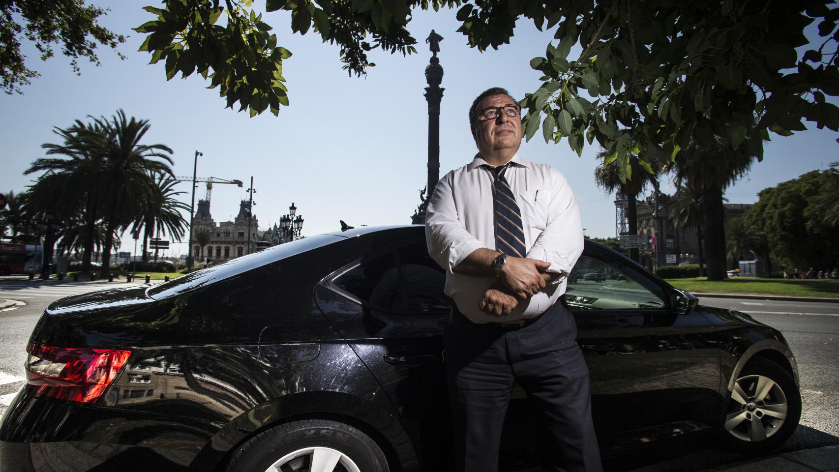 Armand detenido frente al monumento a Colón. Foto Fernando Ruso