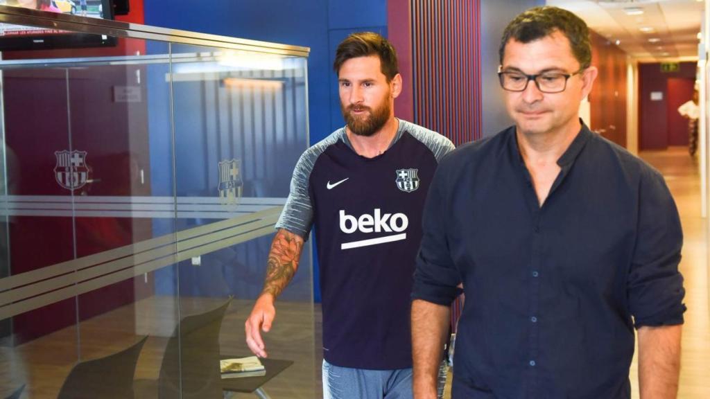 Messi llegando a la concentración del Barcelona. Foto: Twitter: (@FCBarcelona_es)