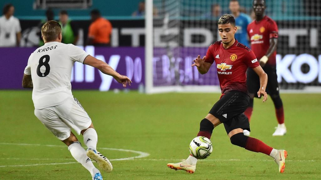 Kroos durante el partido entre el Real Madrid y el Manchester United