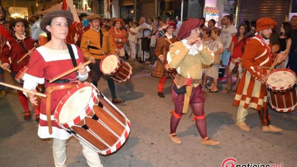 desfile feria imperiales comuneros semana renacentista medina valladolid 46