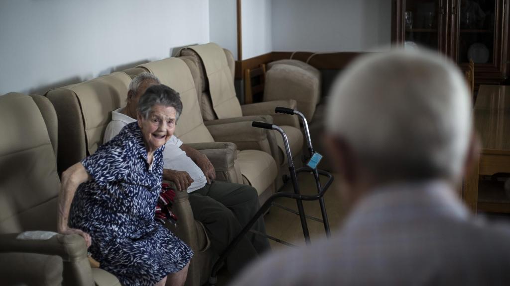 La reacción de Encarna al ver a Antonio entrar en el salón de la residencia de Alcaracejos.