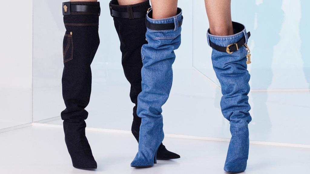 Las botas 'denim' de Versace.