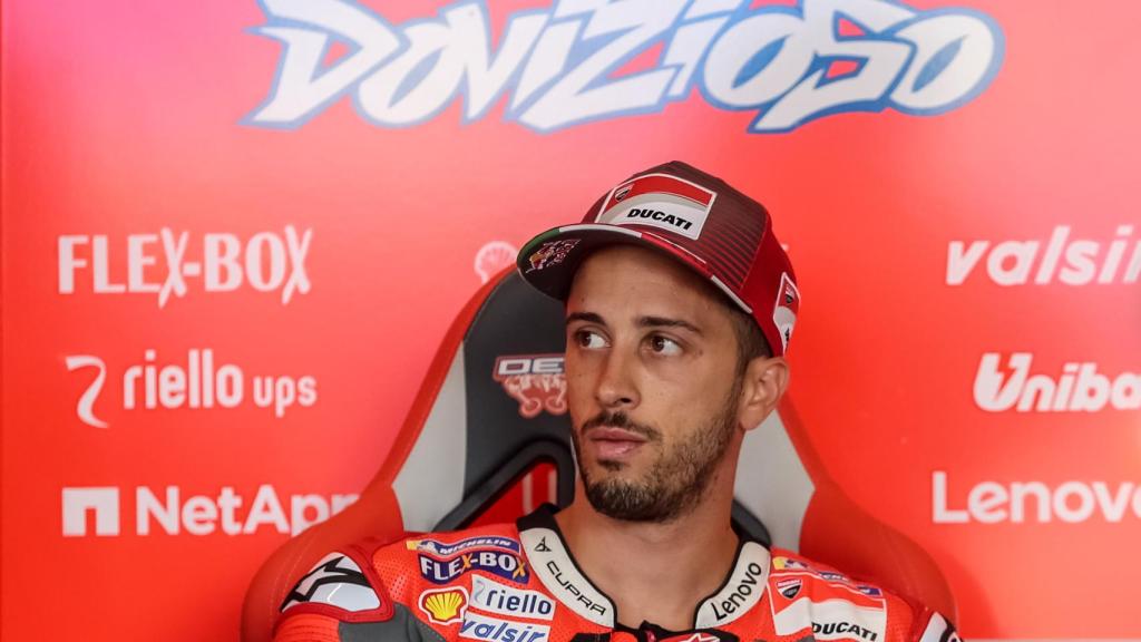Andrea Dovizioso, en el box de Ducati, en el circuito checo de Brno.