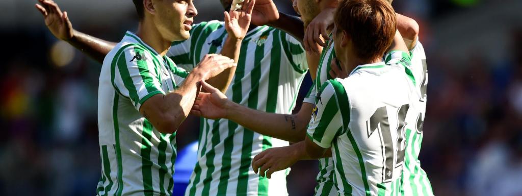 Los jugadores del Real Betis, celebrando un gol