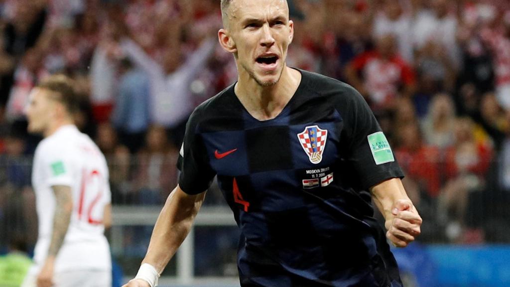 Perisic durante un partido con Croacia
