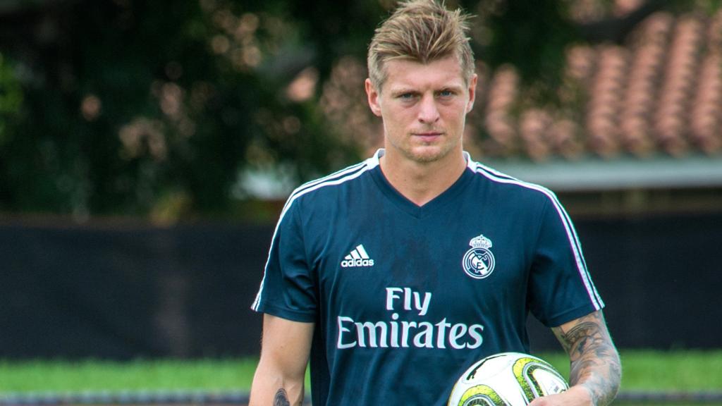 Kroos durante un entrenamiento del Real Madrid con Isco