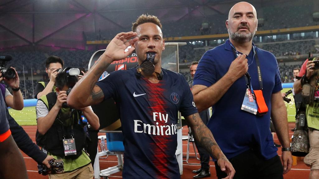 Neymar celebra la Supercopa de Francia.