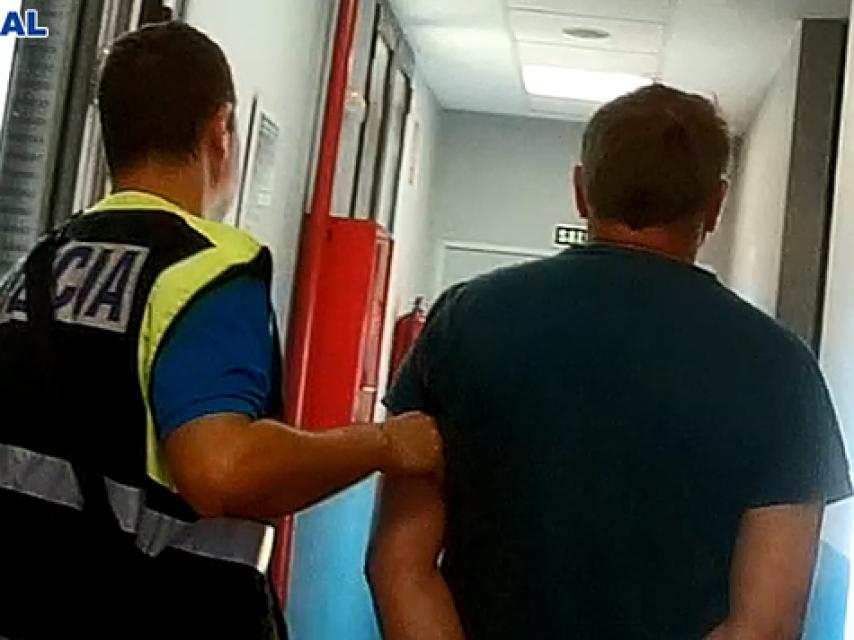 Momento en el que la Policía detiene al pedófilo.