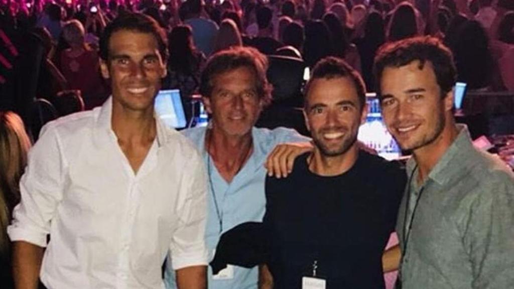 Rafa Nadal con unos amigos en el concierto de Shakira.