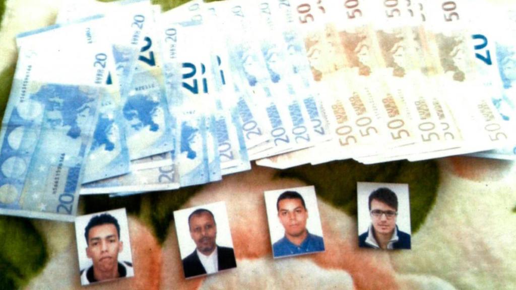 Imagen decomisada en el móvil de uno de los detenidos. La policía francesa cree que preparaban documentación falsa.