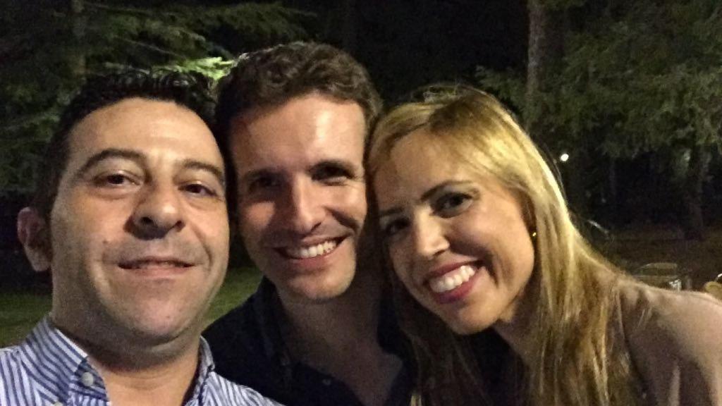 Pablo Casado, su esposa y un amigo de fiesta en Ciudad Ducal