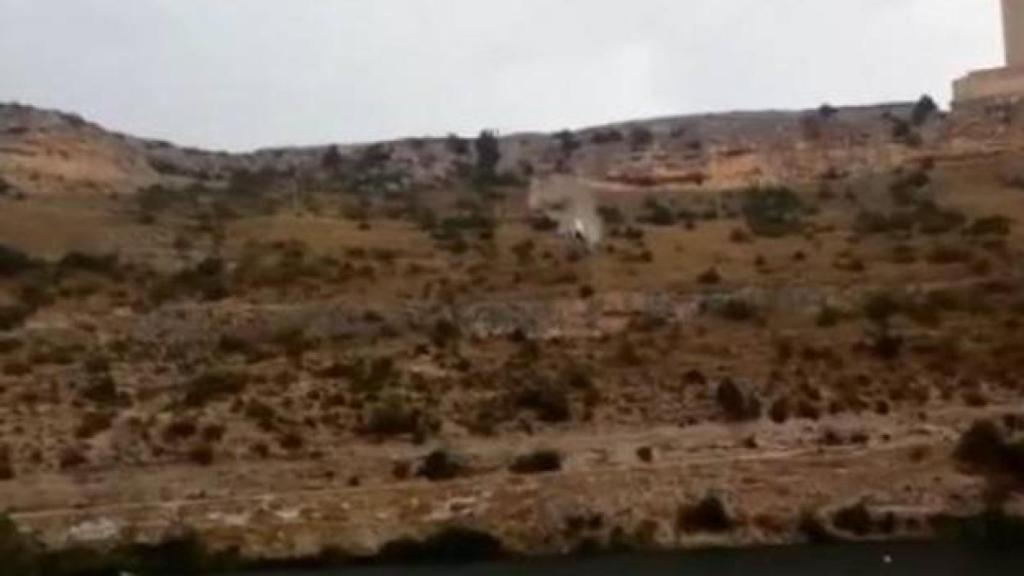 Imagen del coche cayendo al pantano de Alarcón, grabada por un videoaficionado.