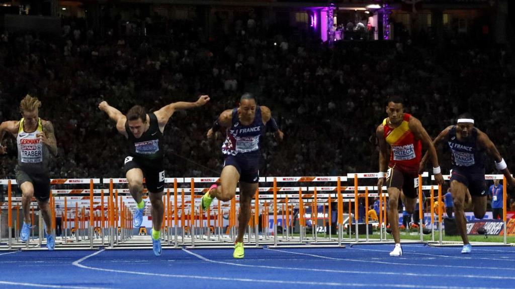 Llegada de la final de 110 vallas.