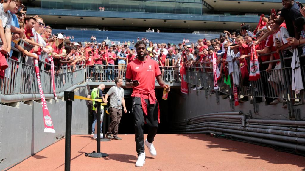 Origi sale al campo antes de un partido de la ICC