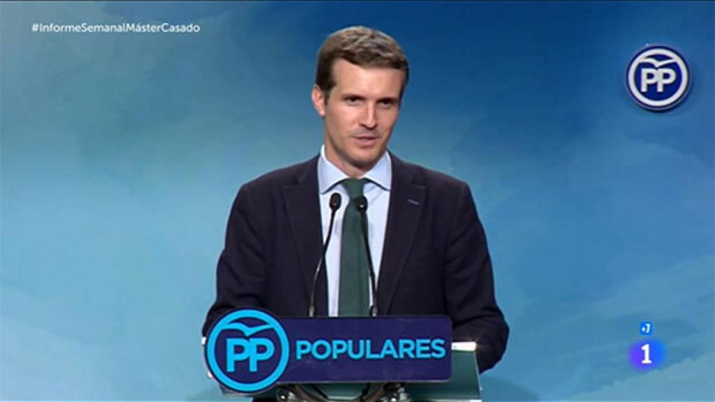 ‘Informe Semanal’ sesga las fuentes para hablar del máster de Casado