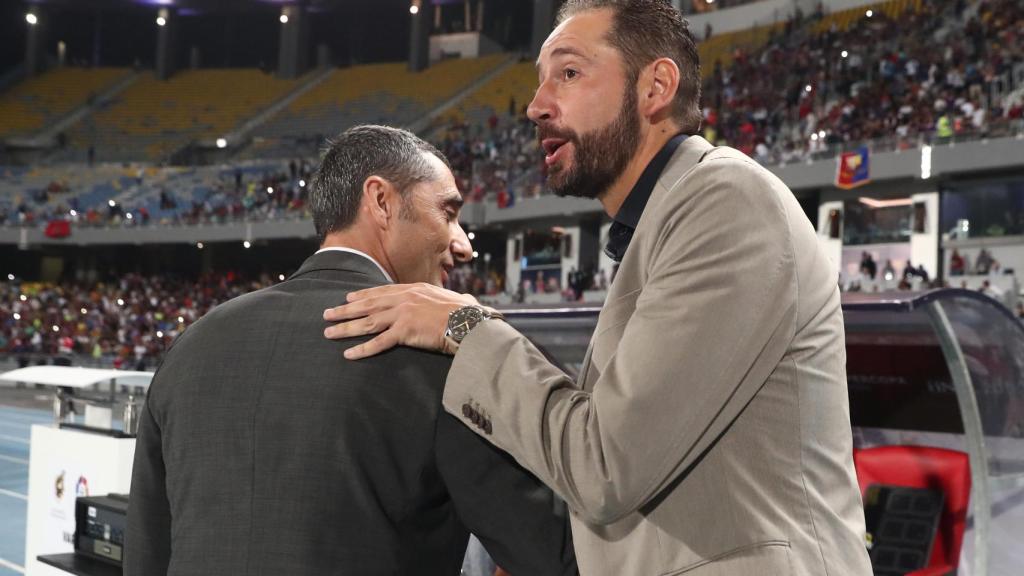 Ernesto Valverde y Pablo Machín se saludan en la Supercopa de España.