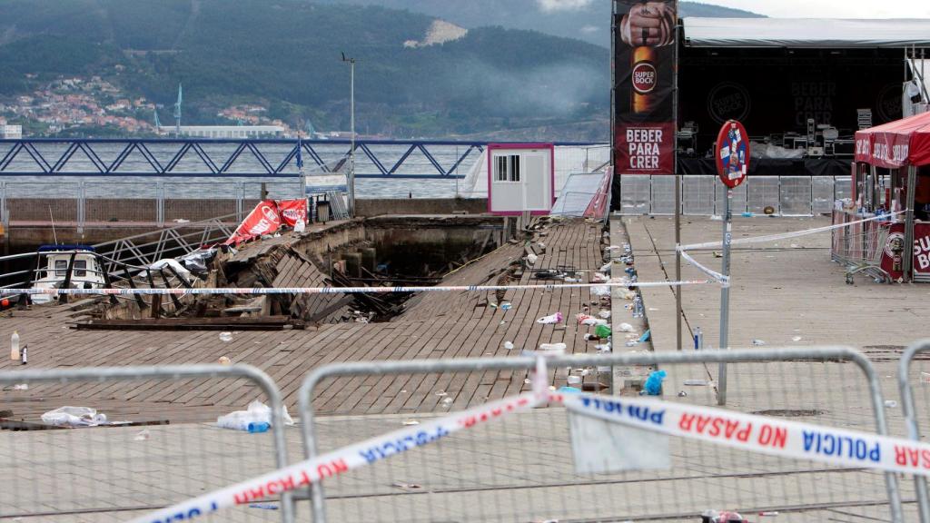 Estado de la pasarela que se desmoronó en el Marisquiño a lo largo de esta mañana.