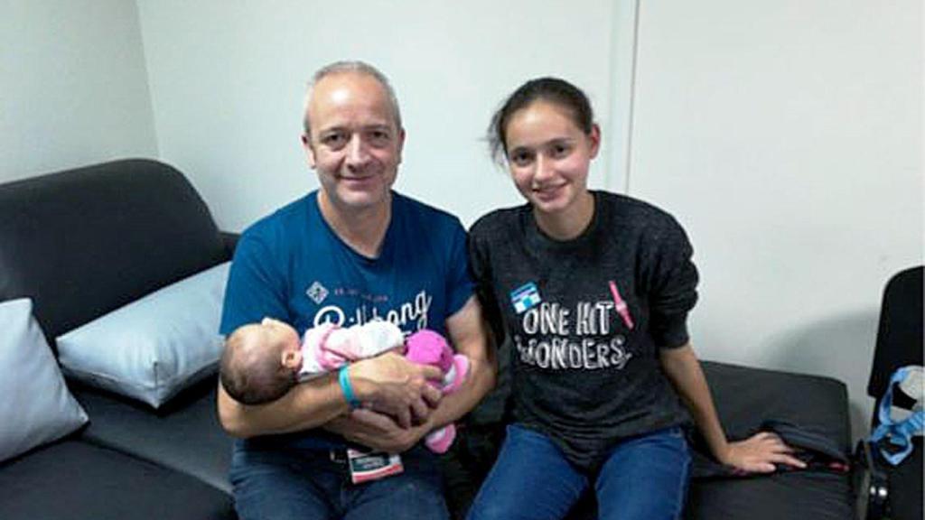 Alberto Aguilar junto a su hija Patricia y su nieta Naomi