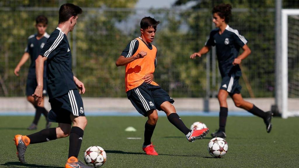 Varios jugadores del Cadete A entrenan en la Ciudad Real Madrid