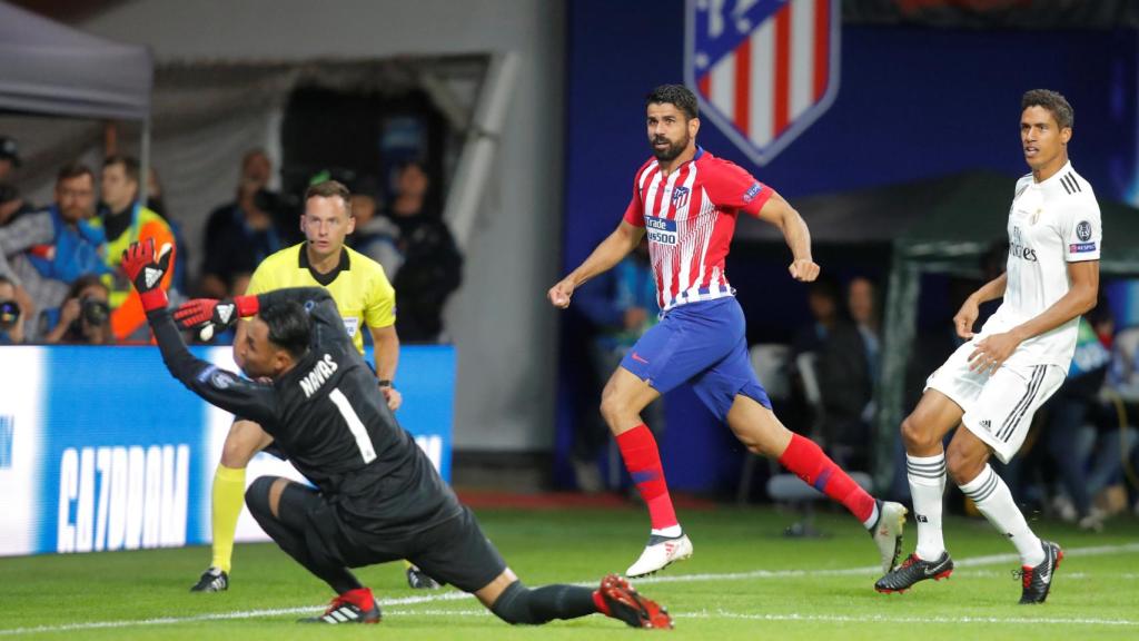 Diego Costa superando a Keylor Navas