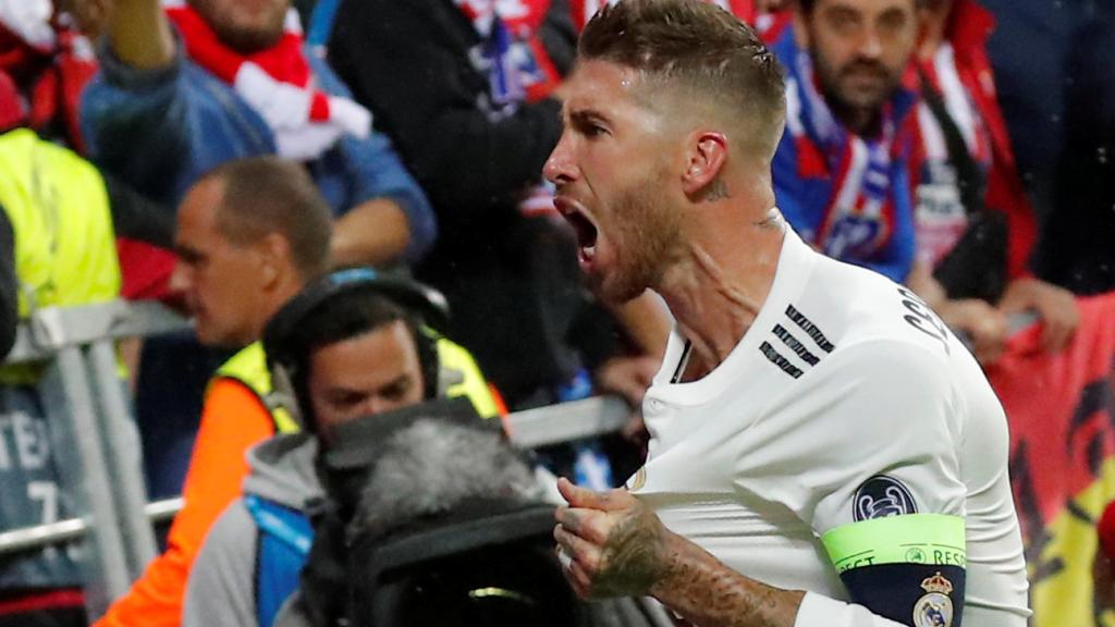 Sergio Ramos celebra su gol tras marcar el penalti
