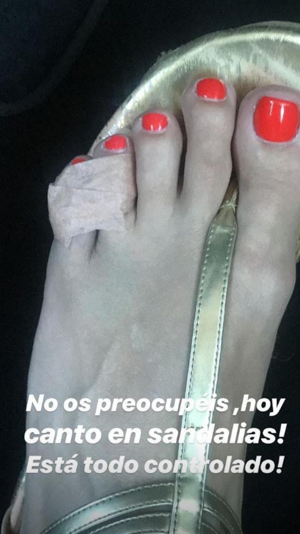 Soraya mostrando el dedo en sus redes sociales.